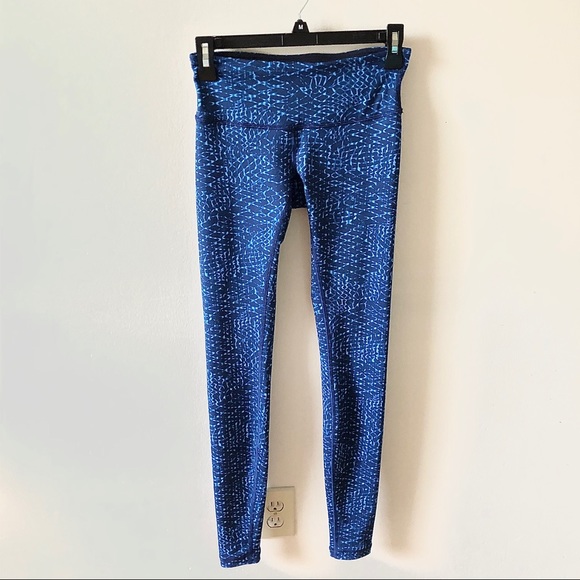 lululemon athletica Pants - Lululemon Blue Printed Leggings Size 4